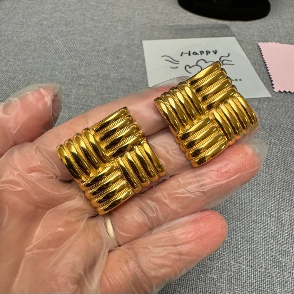 GOODREVIEWS ⭐️⭐️⭐️⭐️⭐️ Vintage Stella Gold Earrings |StainlessSteel 18K - Picture 8 of 17